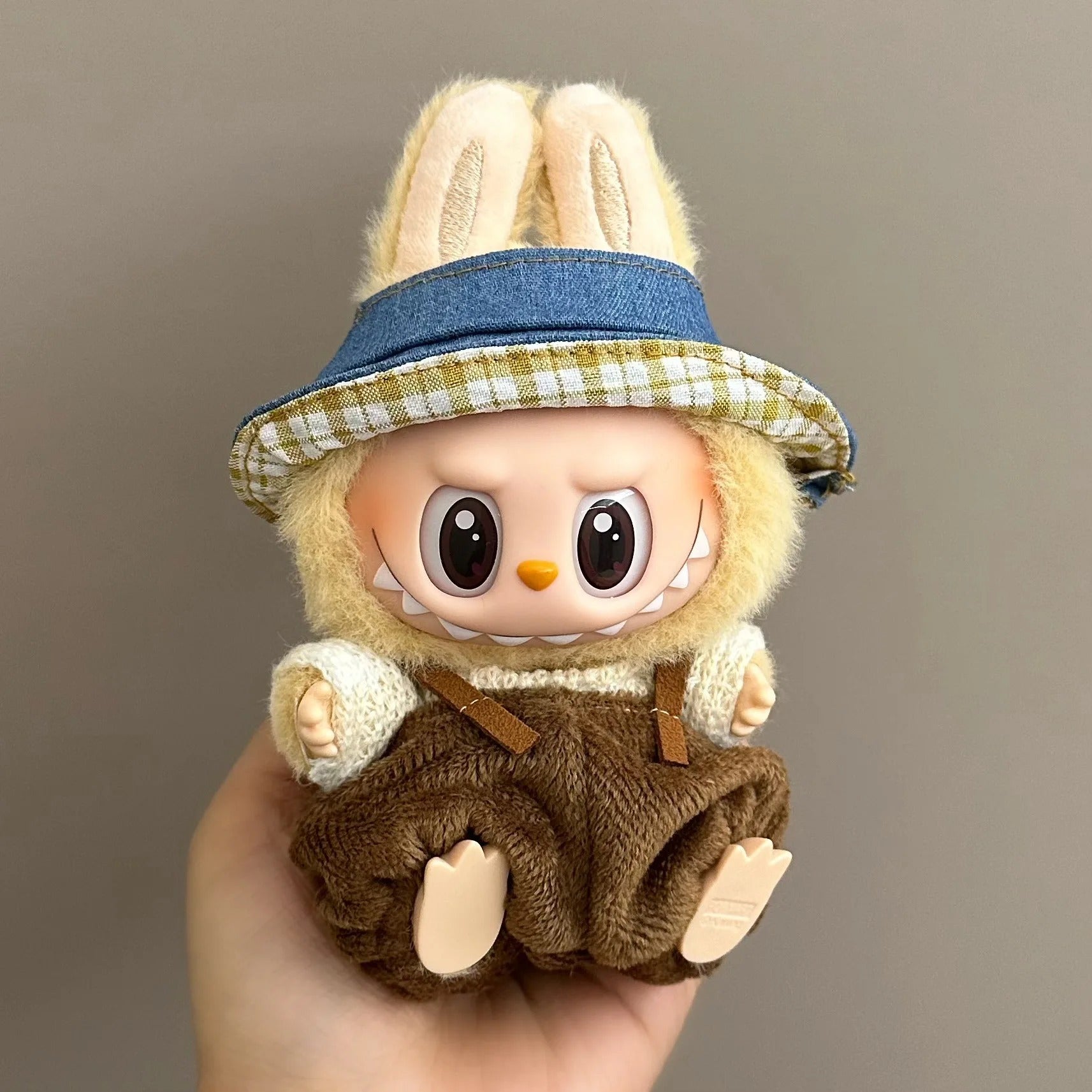 Outfit im Country-Stil (Labubu nicht inbegriffen)